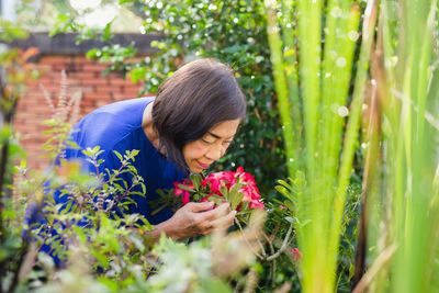 Side view of woman with flowers