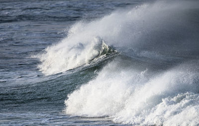 Waves splashing in sea