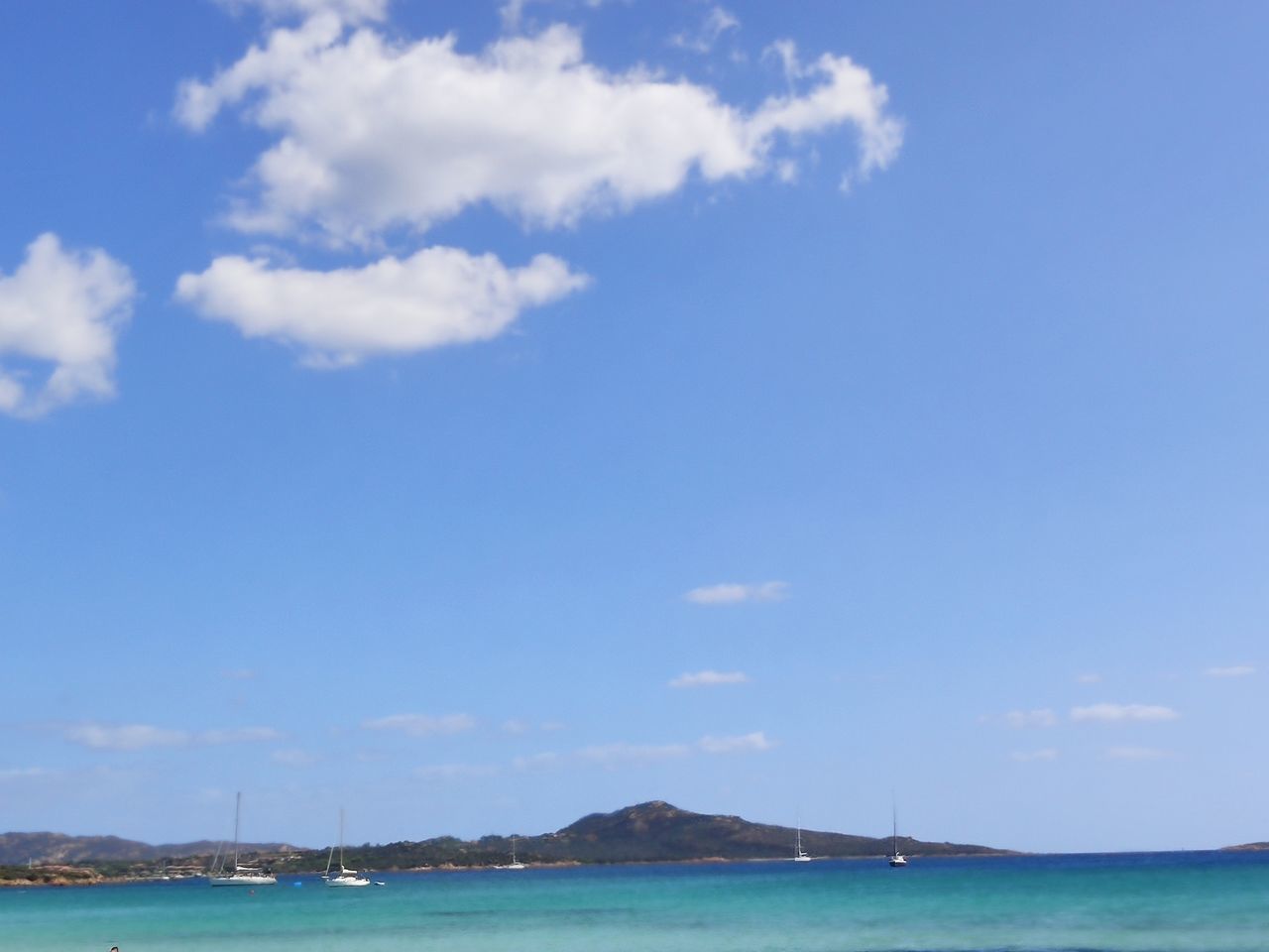 SAILBOAT IN SEA AGAINST SKY