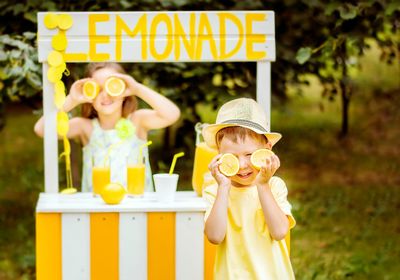 Lemonade rack and kids