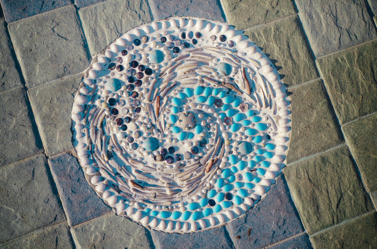 HIGH ANGLE VIEW OF COFFEE BEANS ON FLOOR