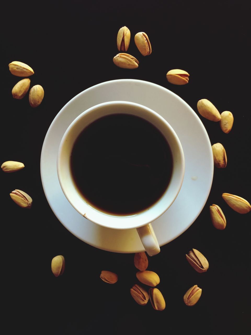 coffee cup, drink, food and drink, refreshment, saucer, indoors, coffee - drink, cup, coffee, freshness, still life, table, directly above, tea cup, tea, black background, studio shot, high angle view, close-up, beverage