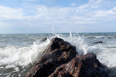 Sea waves splashing against rocks