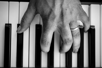 Close-up of man hand