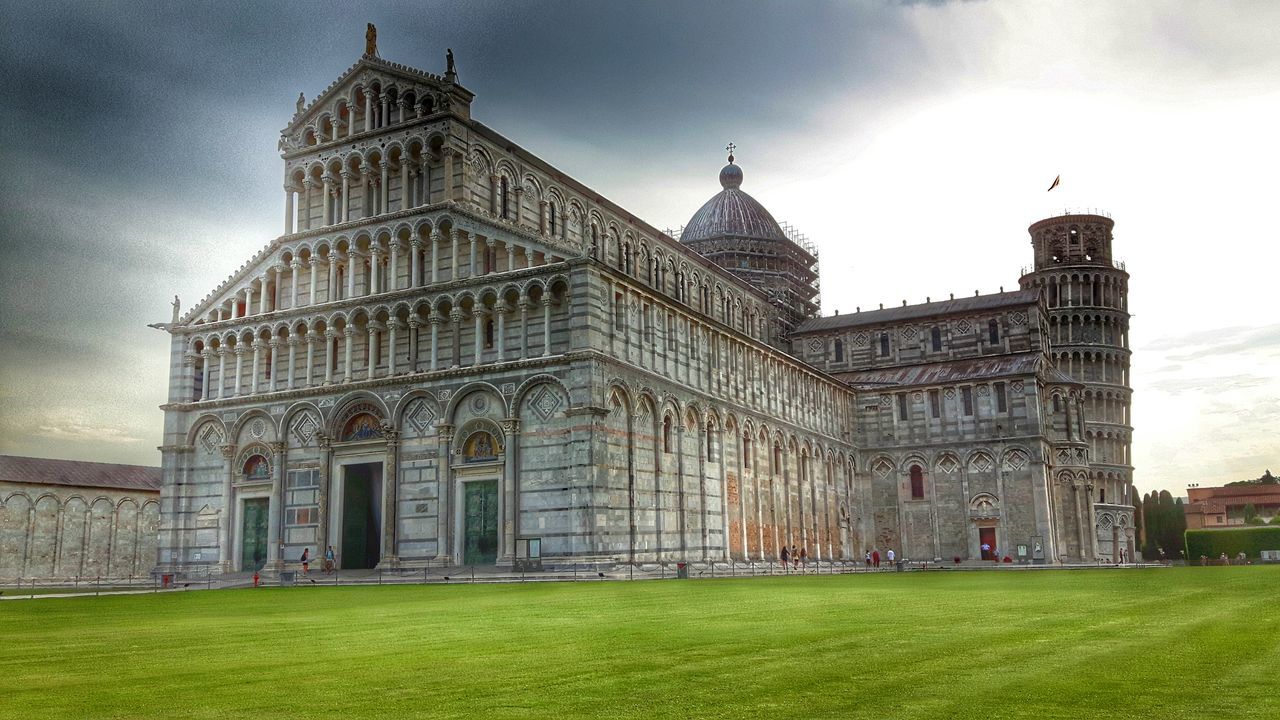 Piazza del duomo pisa