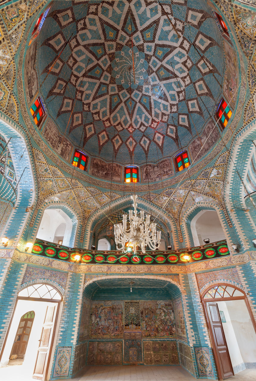 LOW ANGLE VIEW OF CEILING OF A BUILDING