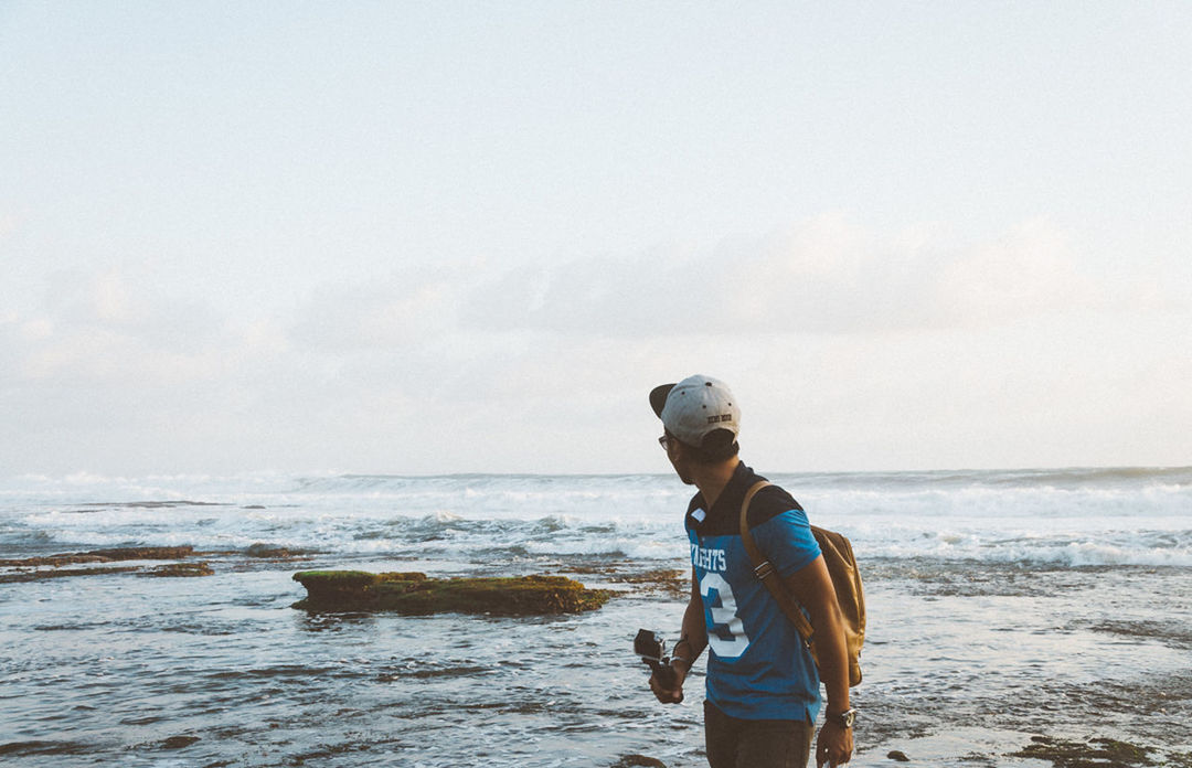 SILHOUETTE OF MAN STANDING ON BEACH