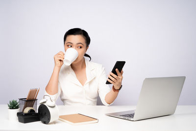 Man holding coffee cup