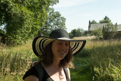 Portrait of smiling beautiful woman wearing hat