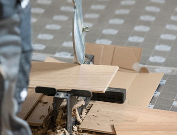 Laying laminate on a floor in an apartment