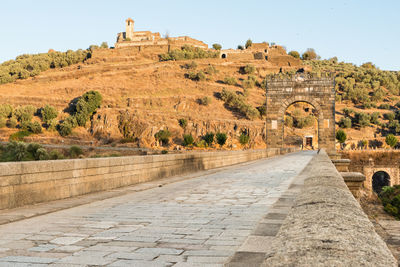 Ruins of fort against clear sky