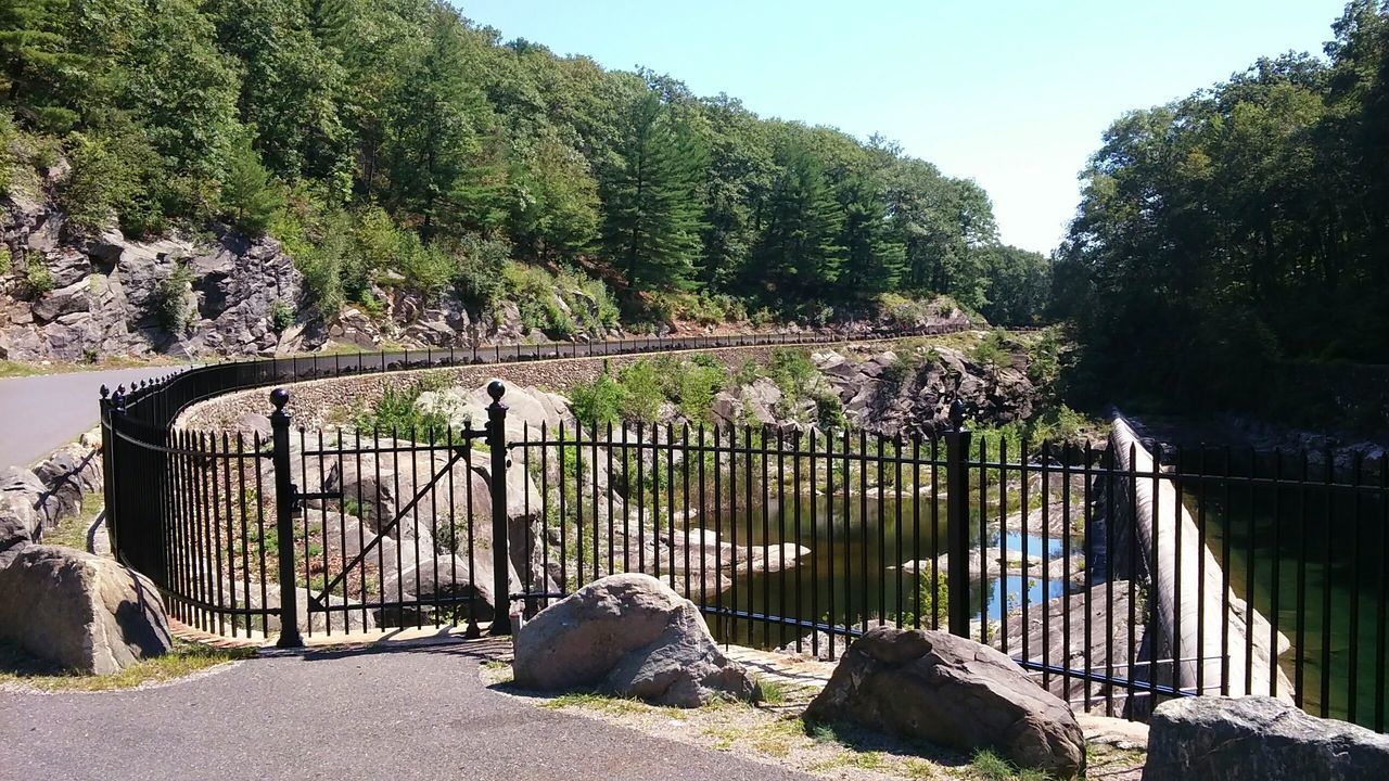 BRIDGE OVER RIVER AGAINST SKY