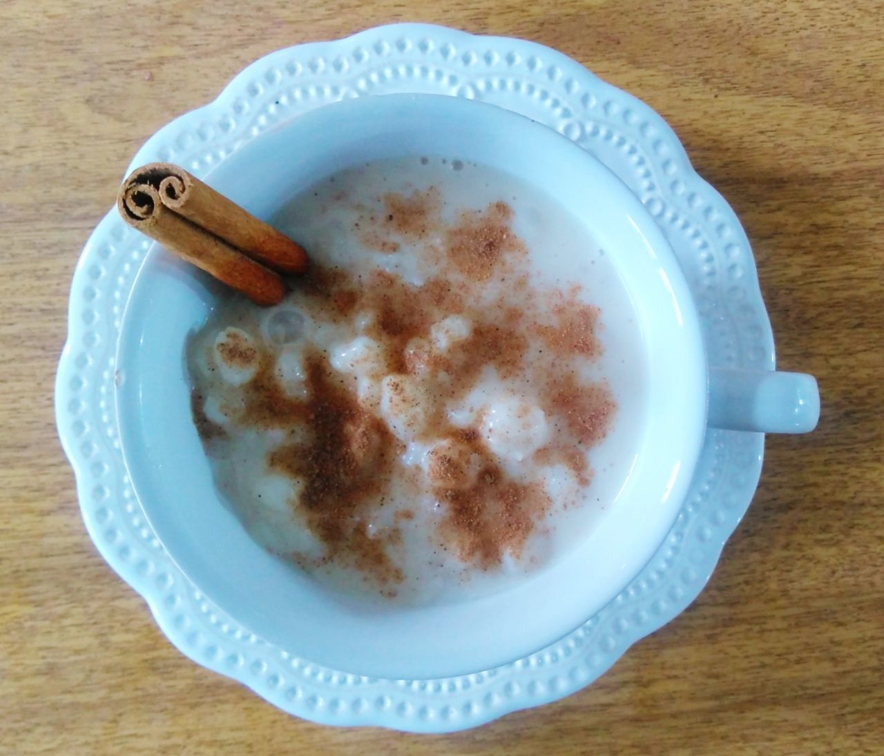 HIGH ANGLE VIEW OF COFFEE CUP AND SPOON ON WOODEN TABLE