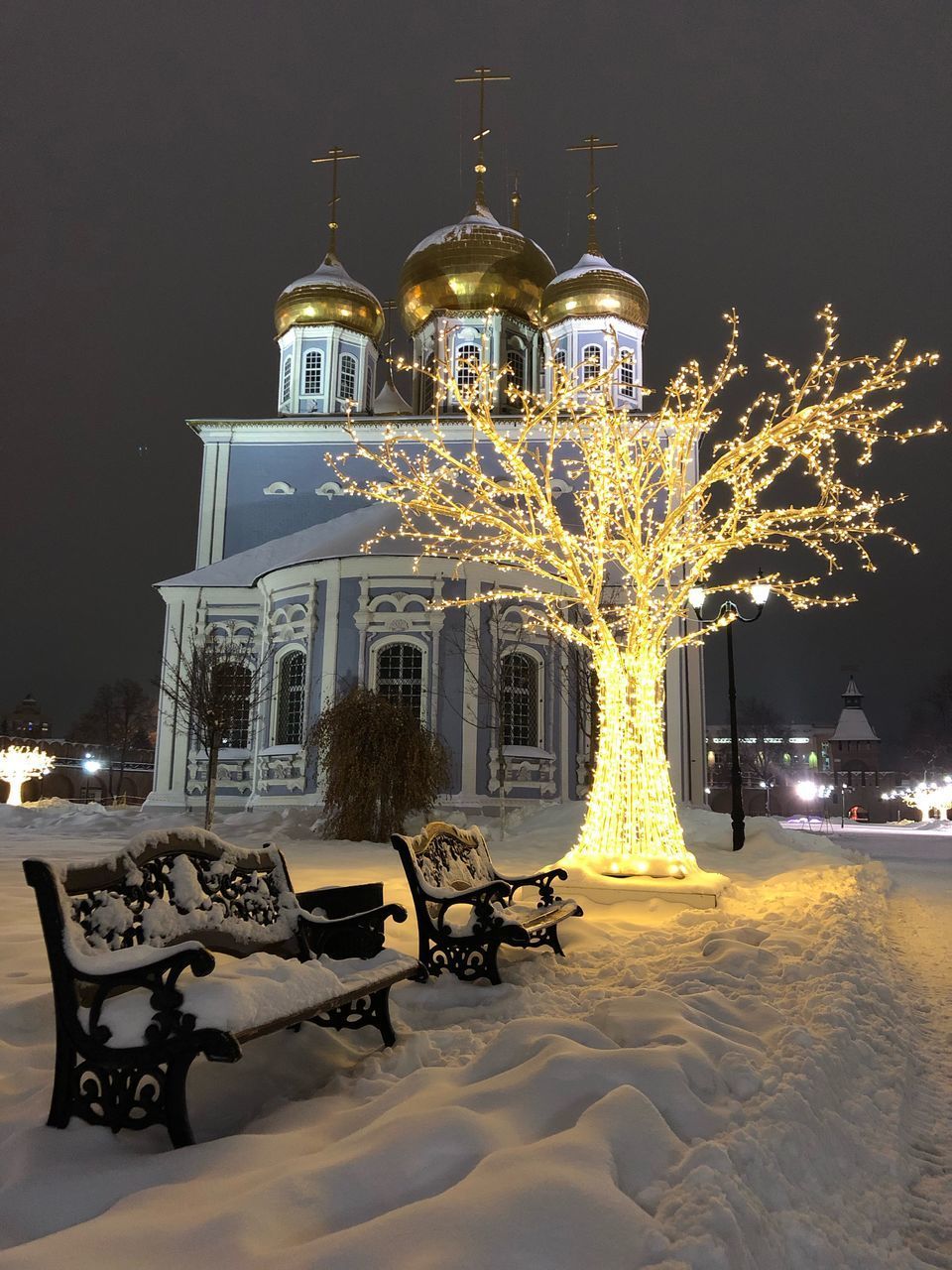 CHURCH IN CITY DURING WINTER