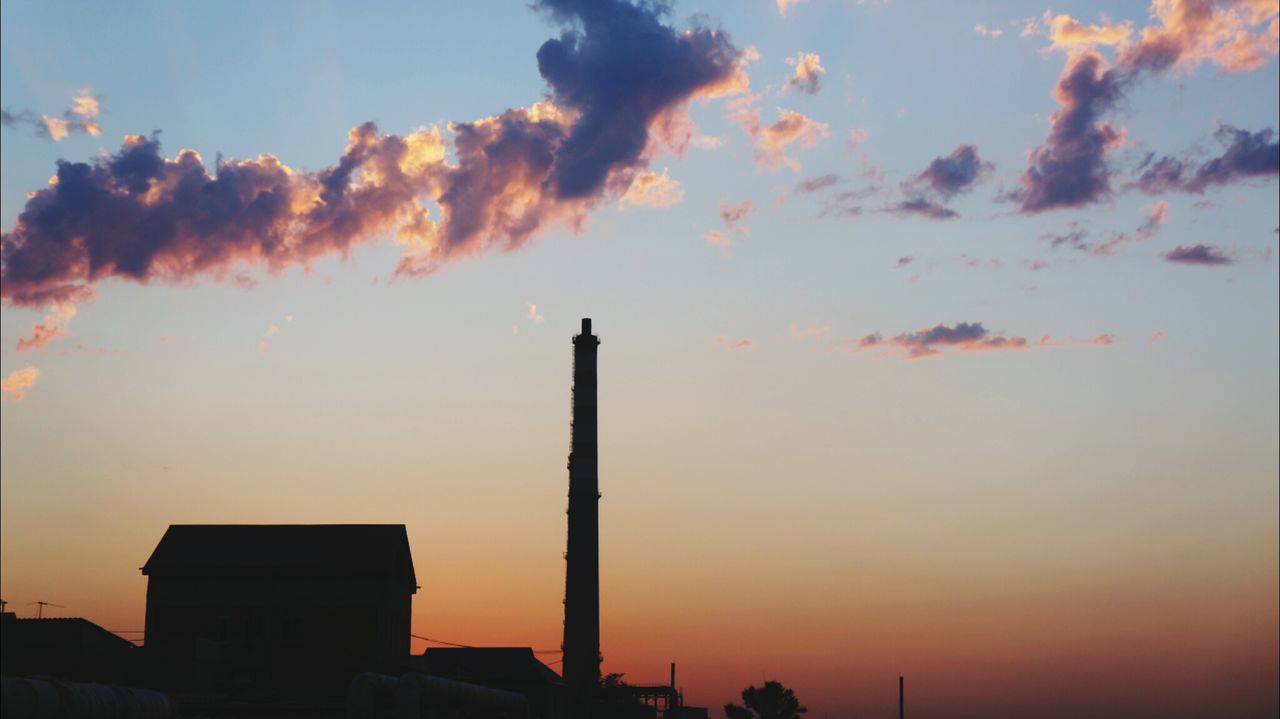 sunset, silhouette, sky, building exterior, architecture, built structure, orange color, cloud - sky, low angle view, cloud, street light, beauty in nature, sun, nature, dramatic sky, scenics, outdoors, no people, sunlight, cloudy