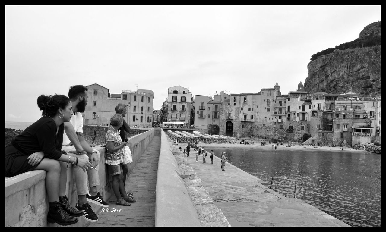 PANORAMIC VIEW OF PEOPLE IN CITY