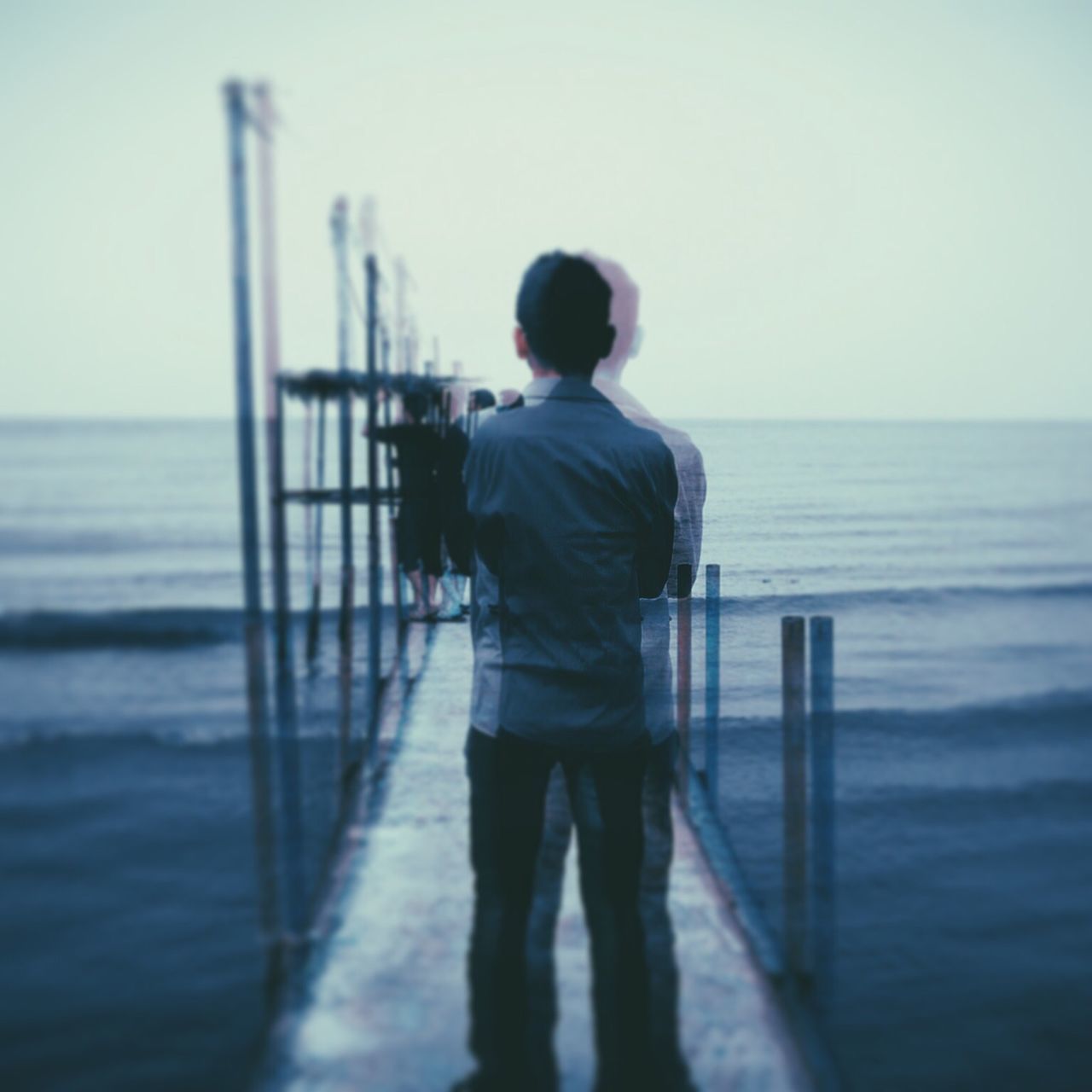 water, sea, rear view, pier, horizon over water, standing, railing, lifestyles, leisure activity, full length, men, sky, casual clothing, clear sky, person, nature, tranquility, looking at view