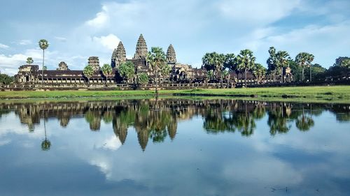 Ancient angkor wat temple reflection in lake against sky