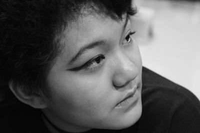 Black and white portrait of a young girl looking away