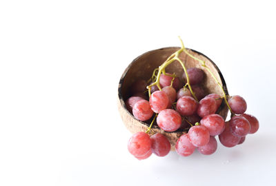 Close-up of cherries in bowl