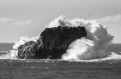 Waves splashing on rocks