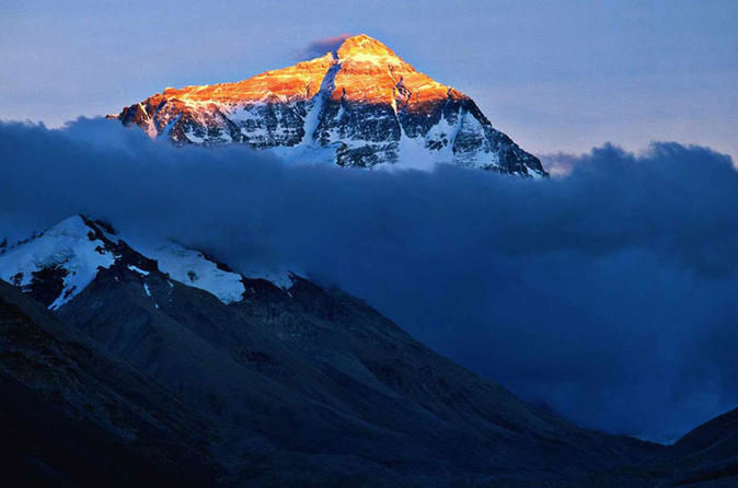 SNOWCAPPED MOUNTAIN AGAINST SKY