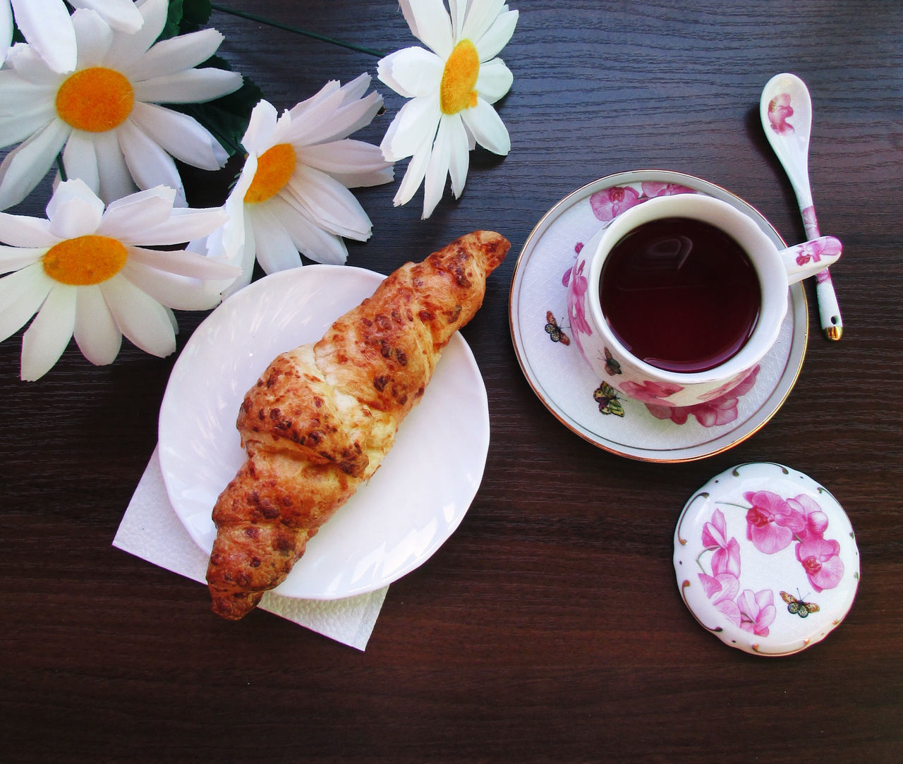 HIGH ANGLE VIEW OF BREAKFAST SERVED IN PLATE