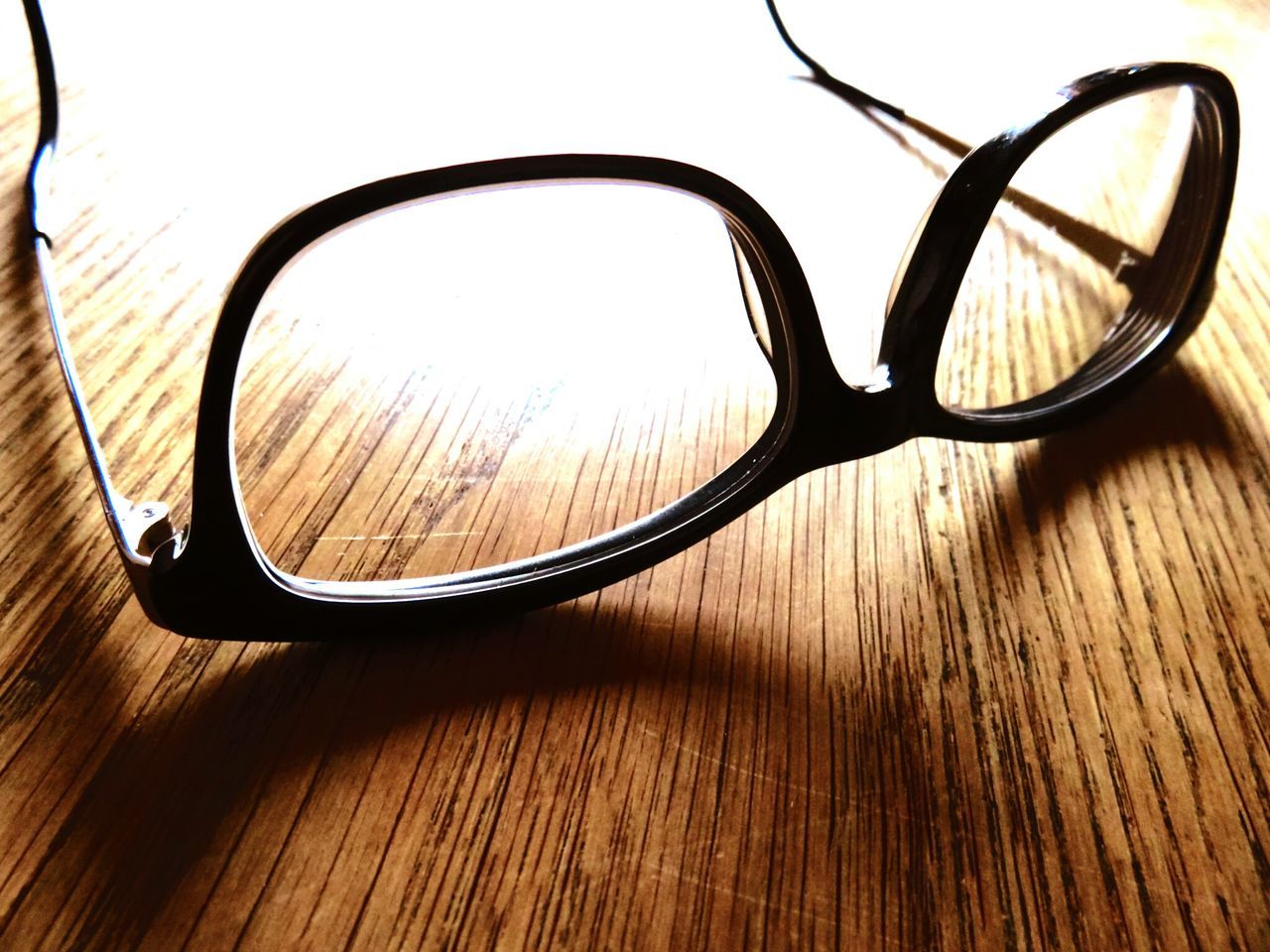 reflection, close-up, transportation, sunglasses, land vehicle, no people, focus on foreground, mode of transport, bicycle, clear sky, side-view mirror, part of, indoors, circle, surface level, table, selective focus, day, sky, single object