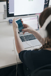 Woman holding smart phone