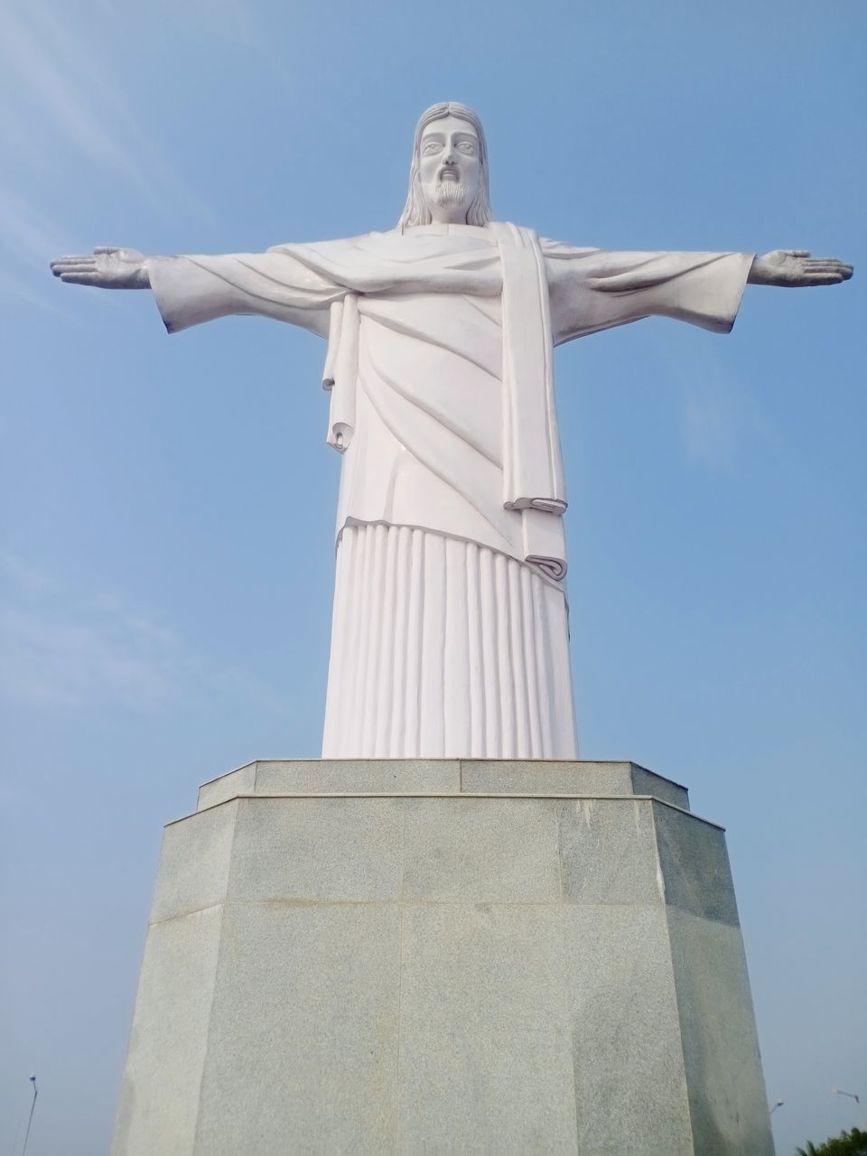 LOW ANGLE VIEW OF CROSS STATUE AGAINST SKY