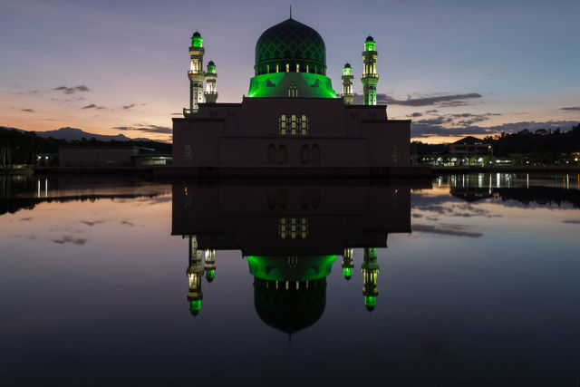 Kota kinabalu city mosque with reflection | ID: 109087969