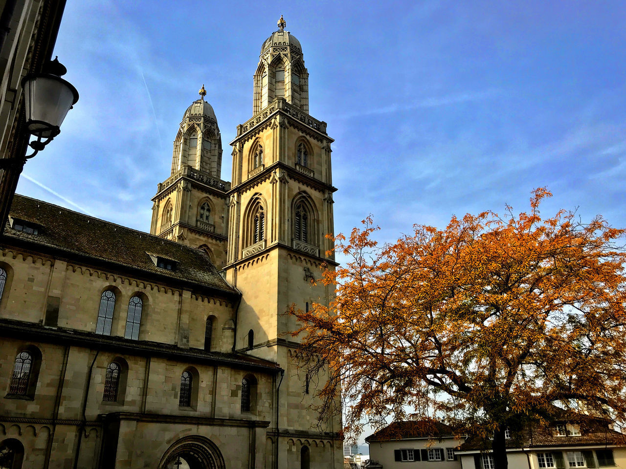 LOW ANGLE VIEW OF BUILDINGS AGAINST SKY