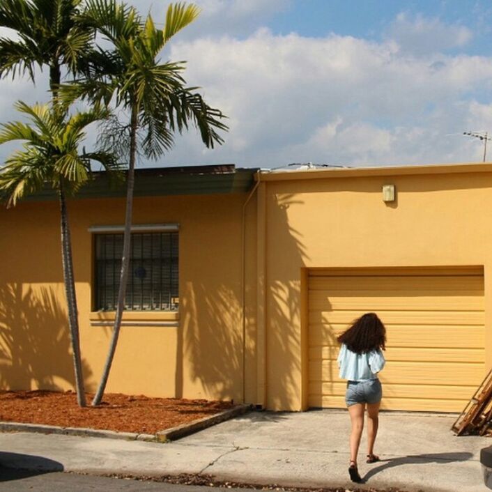 building exterior, architecture, built structure, sky, walking, palm tree, tree, lifestyles, rear view, full length, house, men, residential structure, person, residential building, leisure activity, sunlight, day