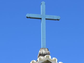 Low angle view of statue against clear blue sky