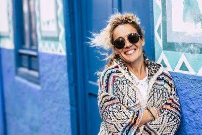 Portrait of smiling woman wearing sunglasses