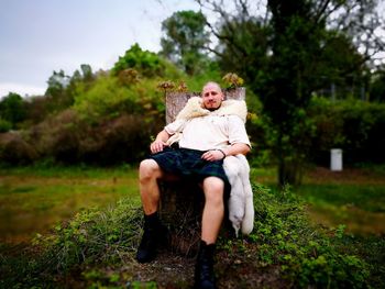 Mother and man sitting on throne