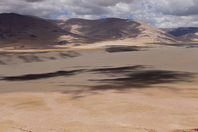 Puna, cordillera de los andes. scenic view of desert against sky