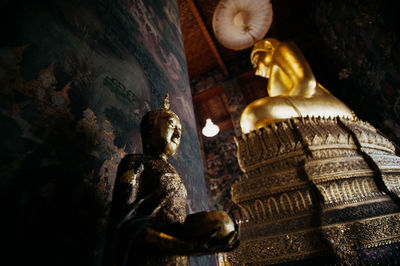 The golden buddha in the temple