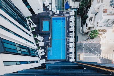 Narrow walkway along buildings