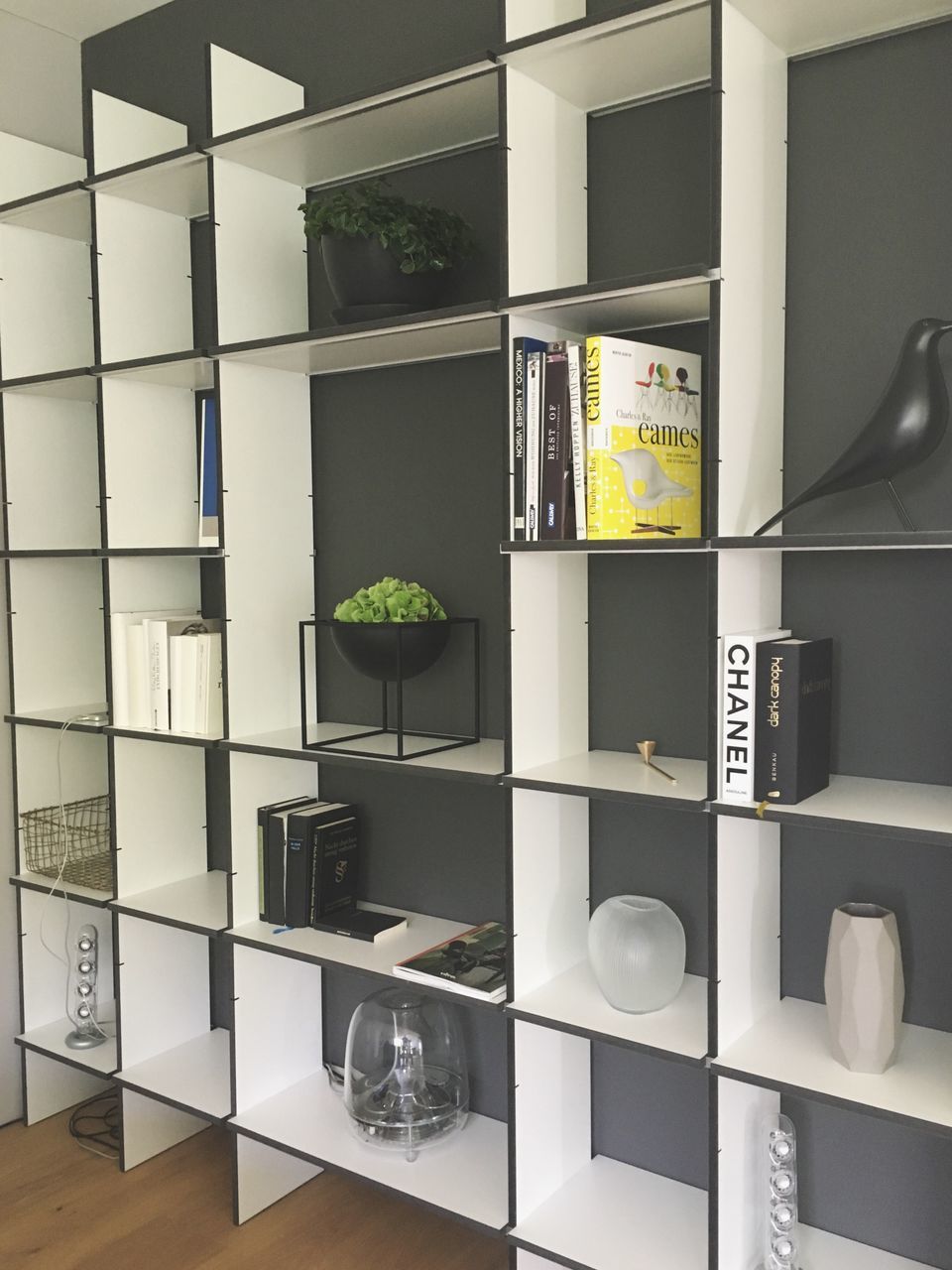 still life, shelf, no people, desk, arrangement, domestic room, empty, modern, day