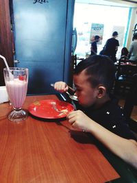 Portrait of woman sitting at restaurant table