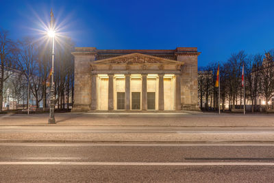 The neue wache in berlin at night