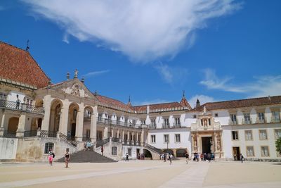 Blue sky and the ancient buildings 