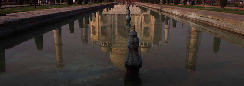 Water reflection of taj mahal