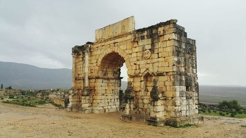 Old ruin building against sky