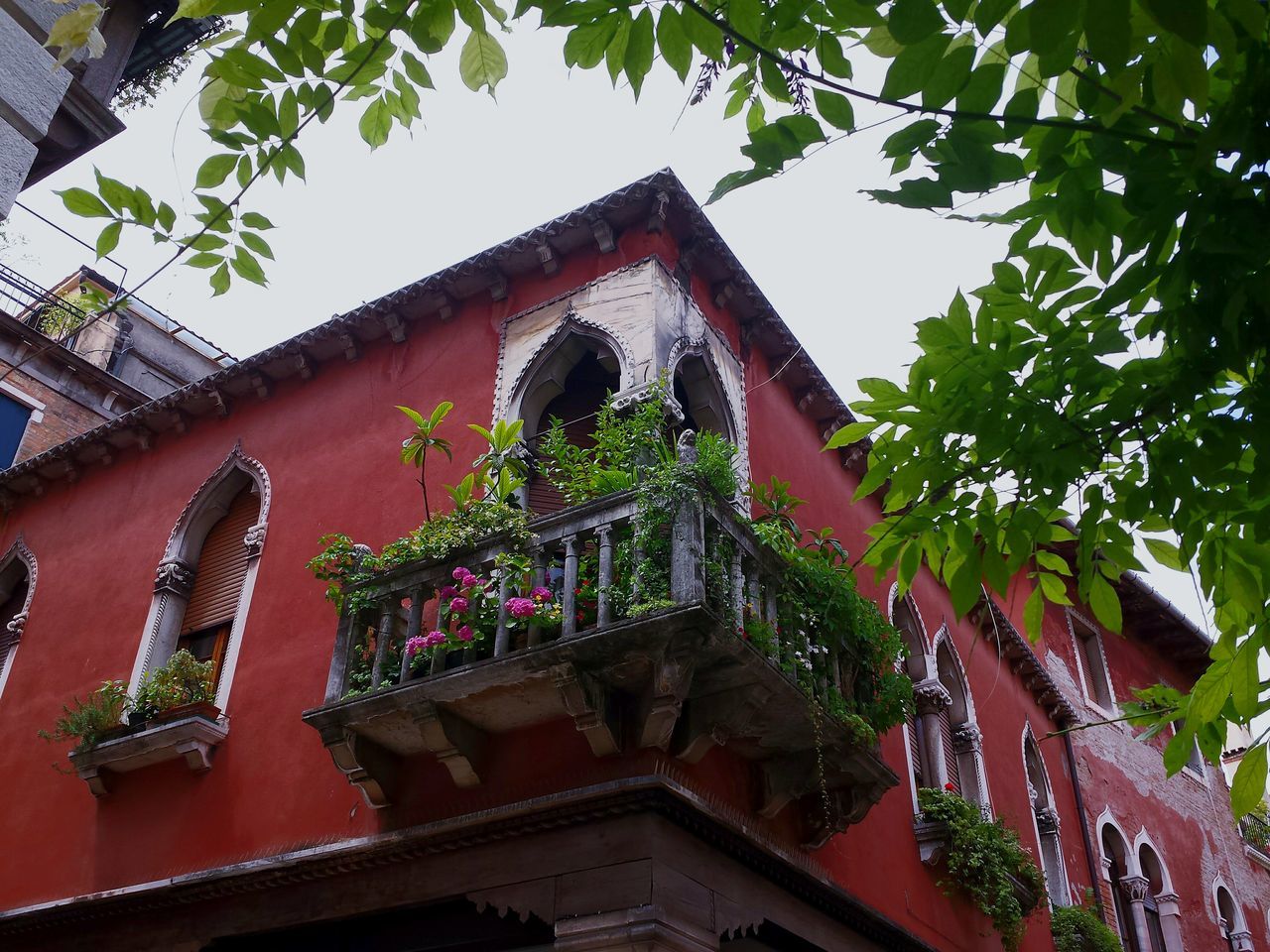 Corner balcony