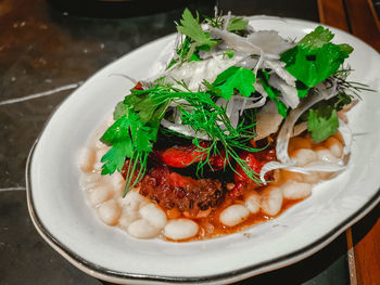 Close-up of fresh salad in plate on table