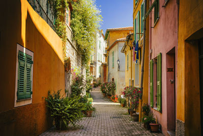 Narrow alley amidst buildings in city