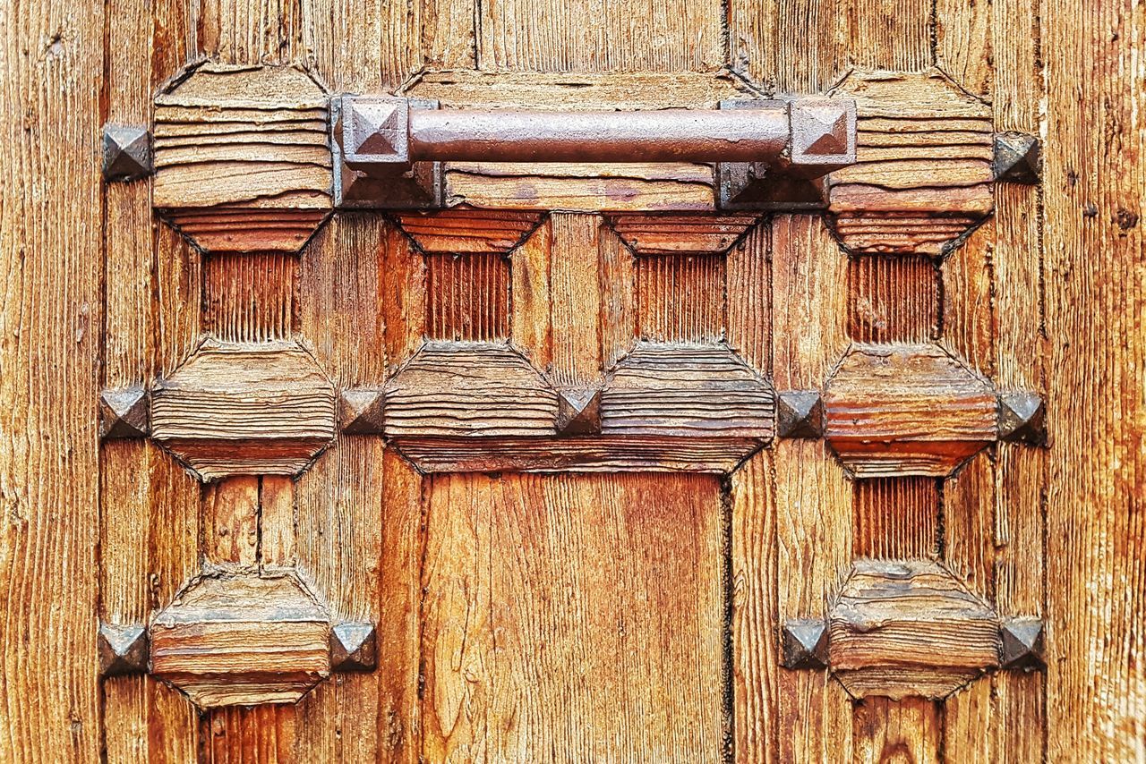 CLOSE-UP OF CLOSED DOOR