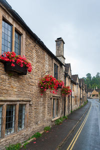 Castle combe, quaint village with well preserved masonry houses in cotswolds. england, uk